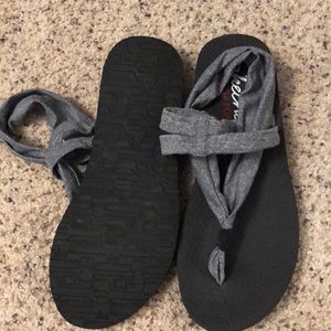 Skechers yoga sling sandalds